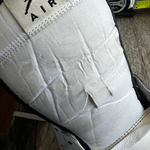 Nike Air Jordans Reverse Pandas Mid 11.5 mens - Picture 7 of 7